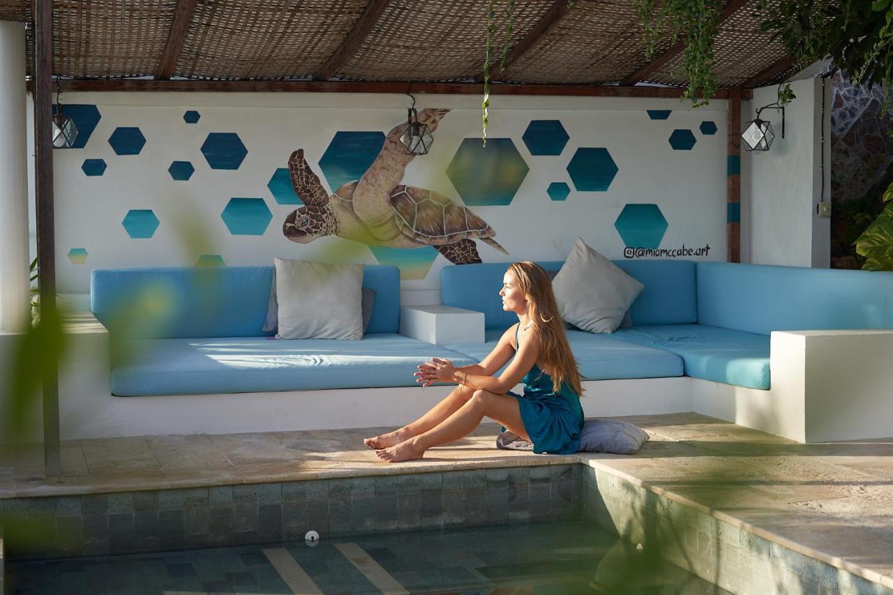 Serenity Luxurious Beachfront Villa & Spa With Private Infinity Pool, 8 Guests Gili Air Eksteriør bilde