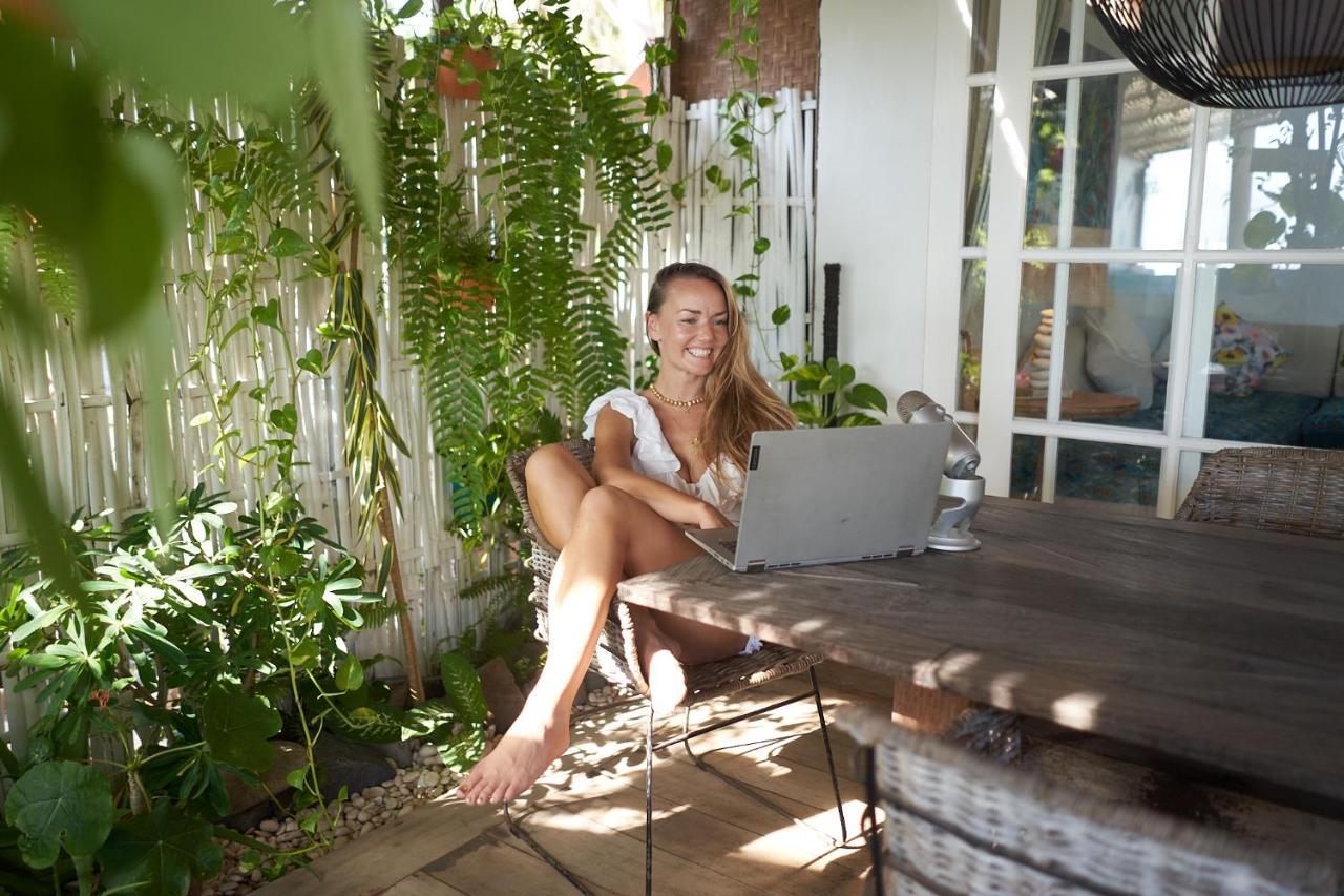 Serenity Luxurious Beachfront Villa & Spa With Private Infinity Pool, 8 Guests Gili Air Eksteriør bilde