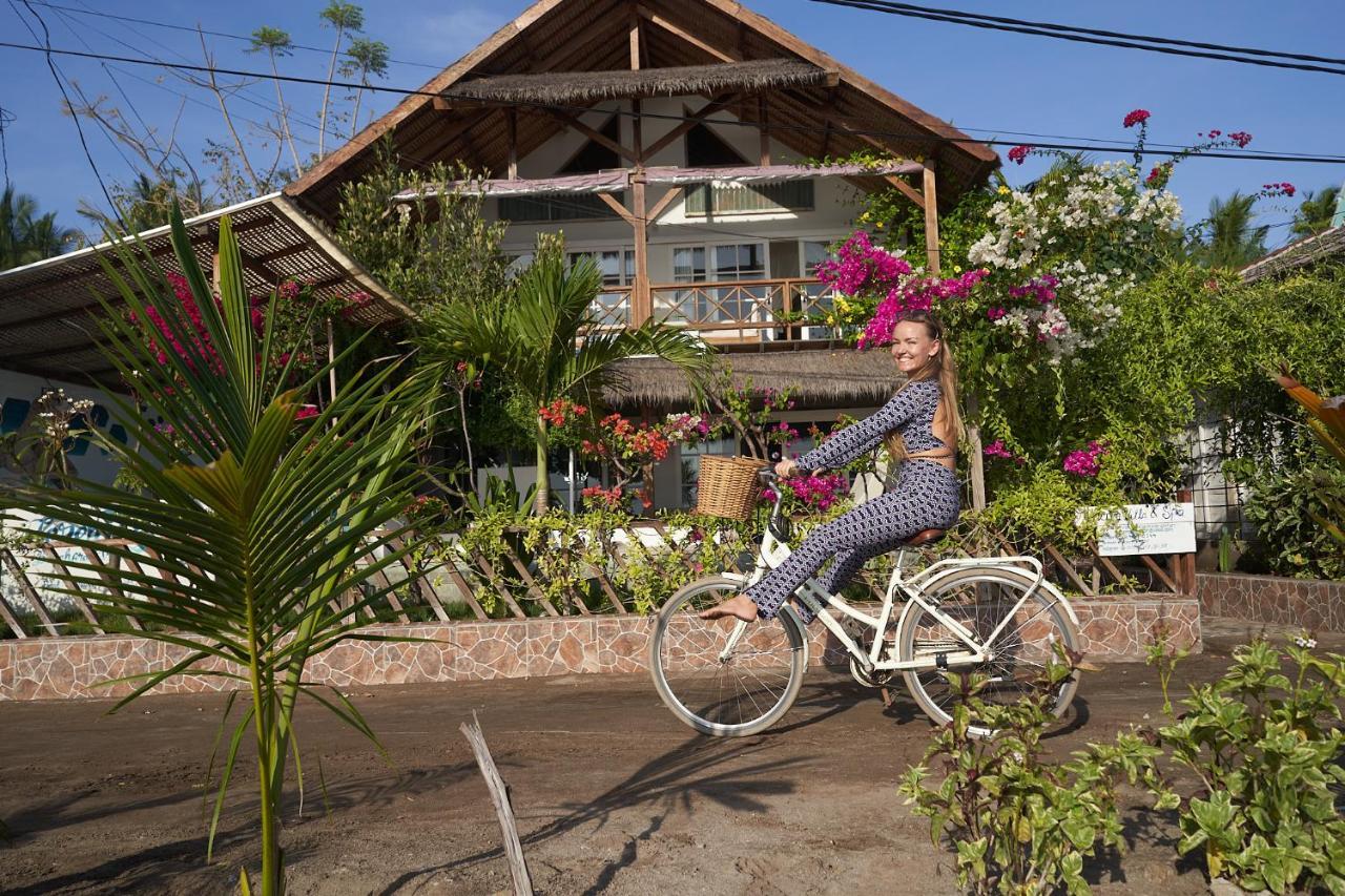 Serenity Luxurious Beachfront Villa & Spa With Private Infinity Pool, 8 Guests Gili Air Eksteriør bilde
