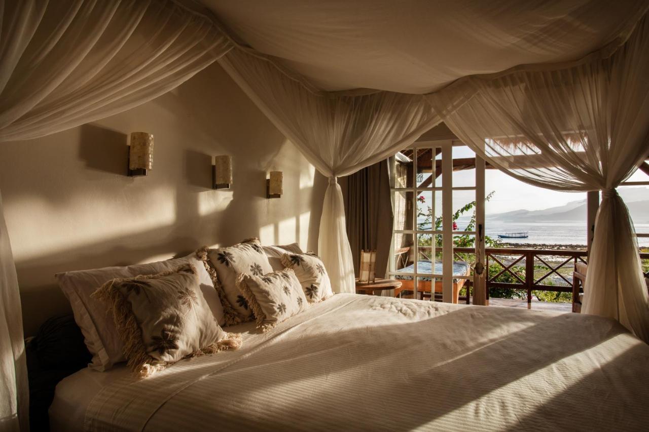 Serenity Luxurious Beachfront Villa & Spa With Private Infinity Pool, 8 Guests Gili Air Eksteriør bilde